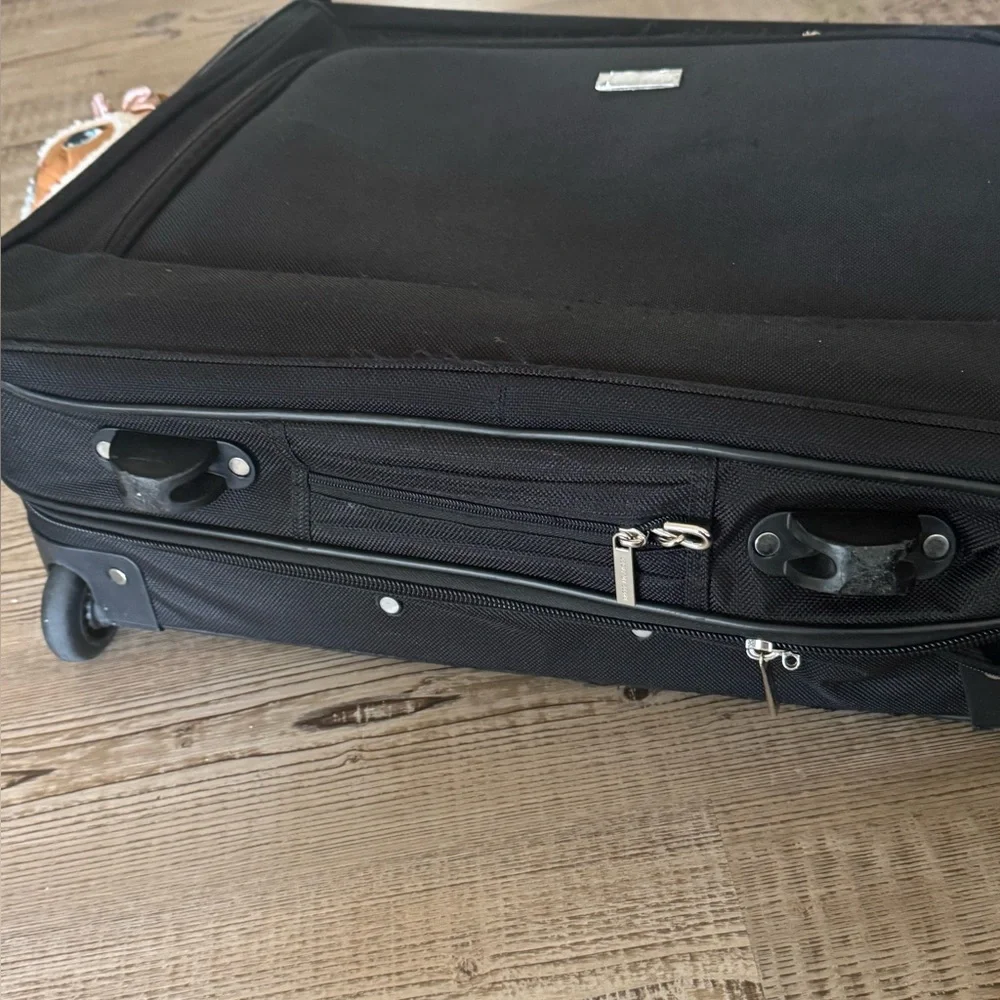 Geoffrey Beene Travel Luggage Bag Rolling Garment Carrier, clothing organizer